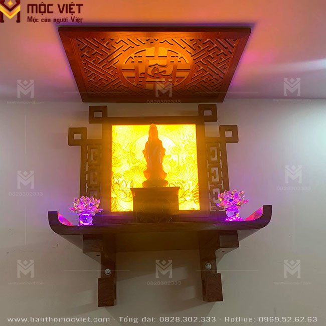 bàn thờ Phật kết hợp tranh trúc chỉ tạo cảm giác ấm cúng, an lành