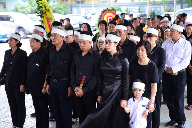 Trang phục đi viếng đám tang thế nào là phù hợp - Ban thờ Mộc Việt