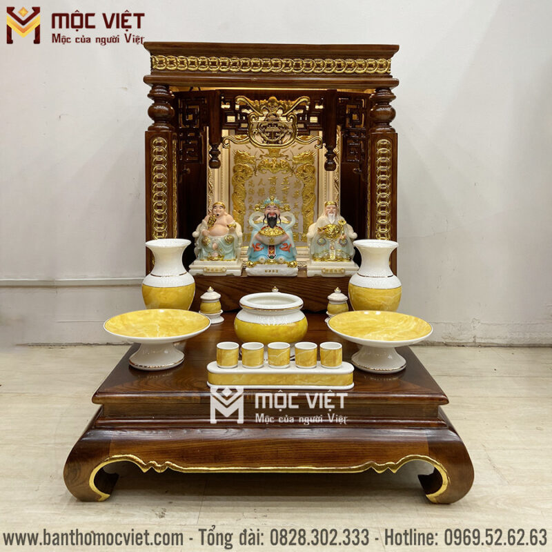 Mẫu bàn thờ thần tài dát vàng chất liệu gỗ sồi